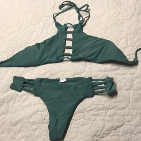 Bikini - Picture 2 of 2